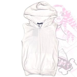 Brandy Melville Zip Up Sleeveless Hoodie (NWT)